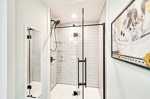 Family-friendly Glens Falls Home w/ Sun Porch