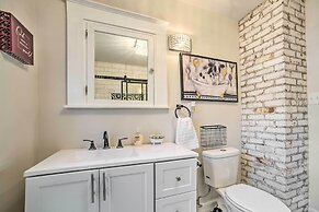 Family-friendly Glens Falls Home w/ Sun Porch