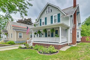 Family-friendly Glens Falls Home w/ Sun Porch