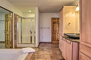 Luxe Cabin w/ Covered Pool + Smoky Mountain Vistas