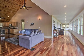 Luxe Cabin w/ Covered Pool + Smoky Mountain Vistas