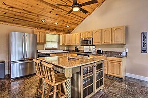 Luxe Cabin w/ Covered Pool + Smoky Mountain Vistas