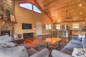 Luxe Cabin w/ Covered Pool + Smoky Mountain Vistas