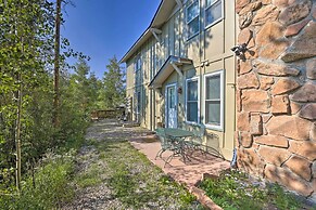 Cozy-chic Condo w/ Mtn Views: 3 Mi to Slopes!