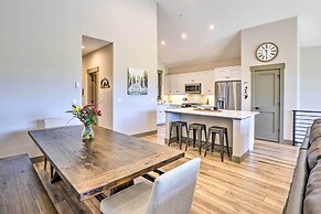 3 Mi to Granby Ranch: Townhome w/ Balcony & Views