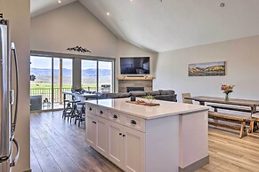 3 Mi to Granby Ranch: Townhome w/ Balcony & Views