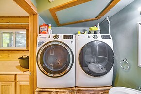 Creekside Cabin: Easy Access to I-70 & Slopes!