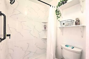 Creekside Cabin: Easy Access to I-70 & Slopes!