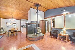 Creekside Cabin: Easy Access to I-70 & Slopes!