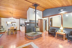 Creekside Cabin: Easy Access to I-70 & Slopes!