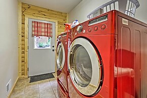 Quiet Cabin w/ Hot Tub ~ 15 Mi to State Parks!