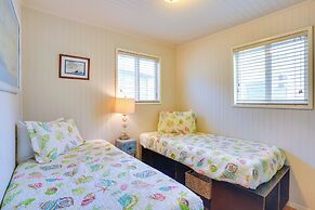 Steps to Beach & Bites: Catalina Island Retreat!