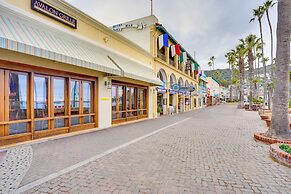 Steps to Beach & Bites: Catalina Island Retreat!