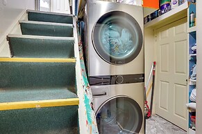 Steps to Beach & Bites: Catalina Island Retreat!