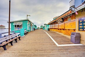 Steps to Beach & Bites: Catalina Island Retreat!