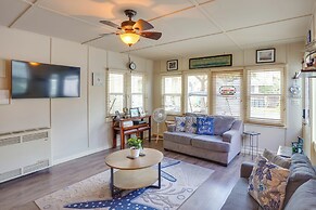 Steps to Beach & Bites: Catalina Island Retreat!