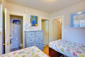 Steps to Beach & Bites: Catalina Island Retreat!