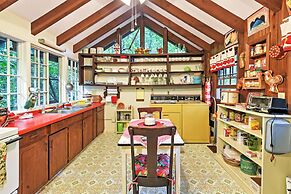 Serene Creekside Cottage Near Mount Pisgah!