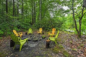 Serene Creekside Cottage Near Mount Pisgah!