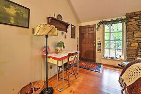 Serene Creekside Cottage Near Mount Pisgah!