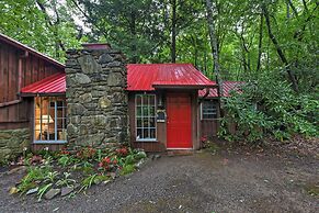 Serene Creekside Cottage Near Mount Pisgah!