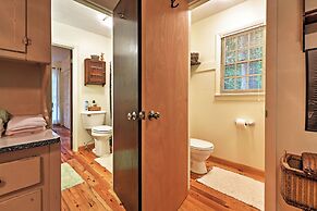 Serene Creekside Cottage Near Mount Pisgah!