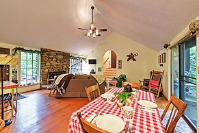Serene Creekside Cottage Near Mount Pisgah!