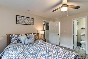 Inviting Apartment < 2 Mi to Riviera Beach!