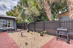 Inviting Apartment < 2 Mi to Riviera Beach!