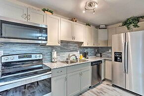 Inviting Apartment < 2 Mi to Riviera Beach!