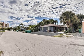 Inviting Apartment < 2 Mi to Riviera Beach!