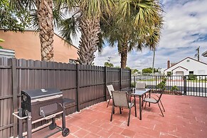 Inviting Apartment < 2 Mi to Riviera Beach!