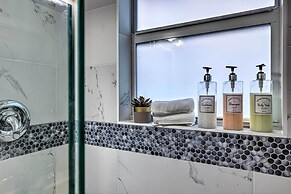 Inviting Apartment < 2 Mi to Riviera Beach!