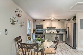 Inviting Apartment < 2 Mi to Riviera Beach!