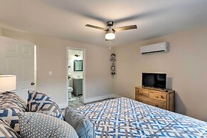 Inviting Apartment < 2 Mi to Riviera Beach!