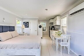 Cozy West Palm Beach Studio - 1/2 Mi to Ocean