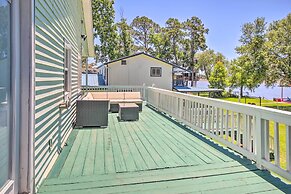 Waterfront Onalaska Retreat w/ Private Dock!