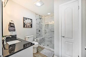 Fredericksburg Home w/ Hot Tub - 1 Mi to Dtwn