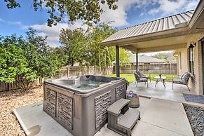 Fredericksburg Home w/ Hot Tub - 1 Mi to Dtwn