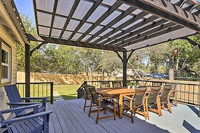 Fredericksburg Getaway w/ Covered Deck & Fire Pit!