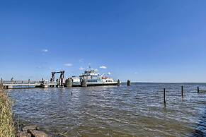 Cozy Currituck Home w/ Fire Pit Near Ferry!