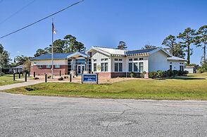 Cozy Currituck Home w/ Fire Pit Near Ferry!