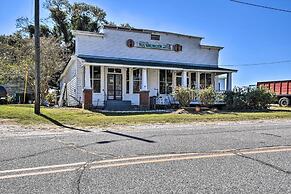 Cozy Currituck Home w/ Fire Pit Near Ferry!