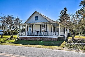 Cozy Currituck Home w/ Fire Pit Near Ferry!