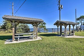 Cozy Currituck Home w/ Fire Pit Near Ferry!