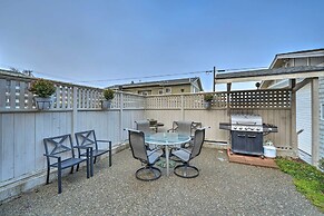 Apartment w/ Patio & Grill Access ~ 1/2 Mi to Bay!