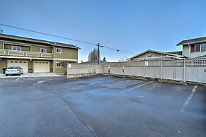 Apartment w/ Patio & Grill Access ~ 1/2 Mi to Bay!