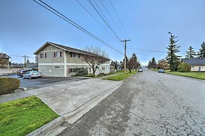 Apartment w/ Patio & Grill Access ~ 1/2 Mi to Bay!