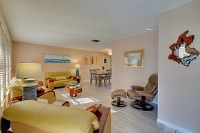 Coastal Retreat w/ Grill: 4 Mi to Dtwn Cape Coral!