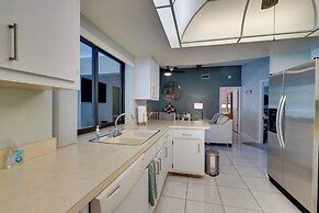 Coastal Retreat w/ Grill: 4 Mi to Dtwn Cape Coral!